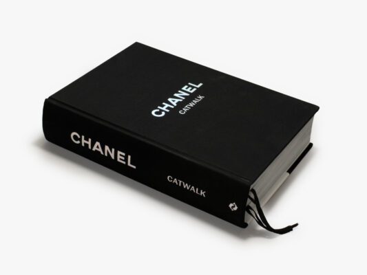 Scoor nu je Chanel Catwalk tafelboek